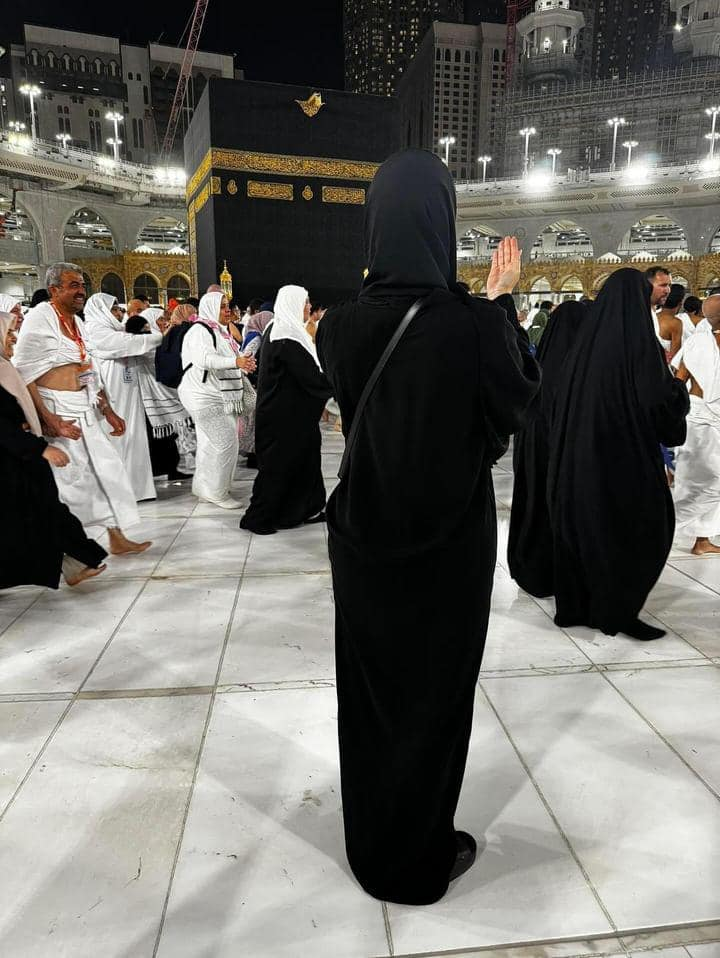 مريم الدباغ تؤدي مناسك العمرة (صور+ فيديو)