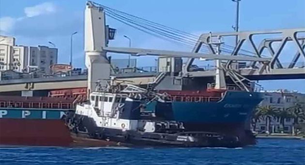 حادث جسر بنزرت/ السفينة تغادر بعد تقديم كفالة بنكية