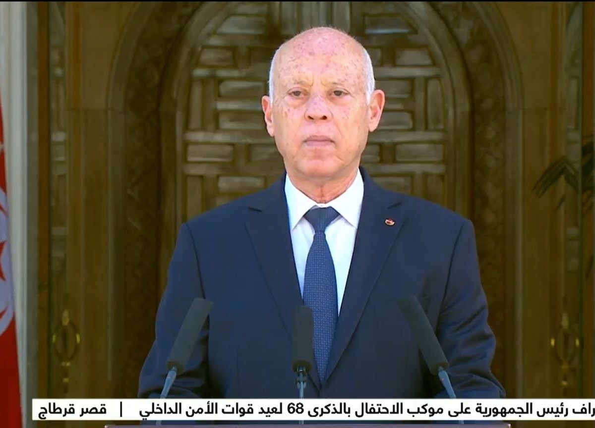 شاهد/ رئيس الجمهورية يشرف على موكب الاحتفال بعيد قوات الأمن الداخلي