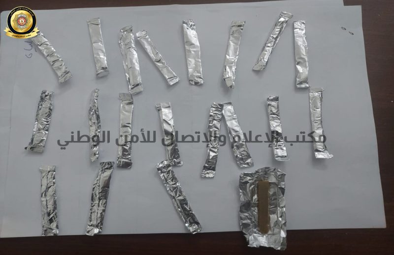 القبض على مروج مخدرات وحجز 20 قطعة من مخدر القنب الهندي