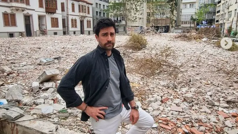 تعرض للضرب داخلها.. فنان تركي شهير يشتري مدرسته ويهدمها