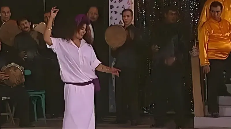 جلباب فيفي عبده بـ100 ألف دولار.. بيع مقتنيات فنانين بأسعار خيالية