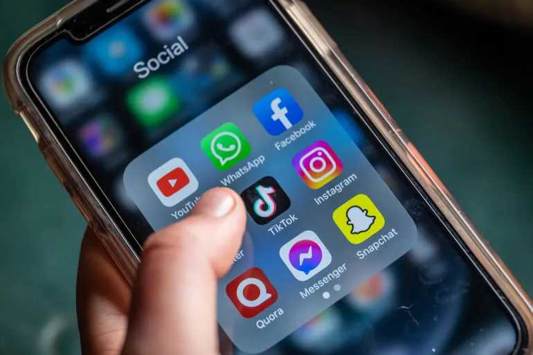 سبر اراء.. كم يقضي التونسي من ساعة على وسائل التواصل الاجتماعي؟