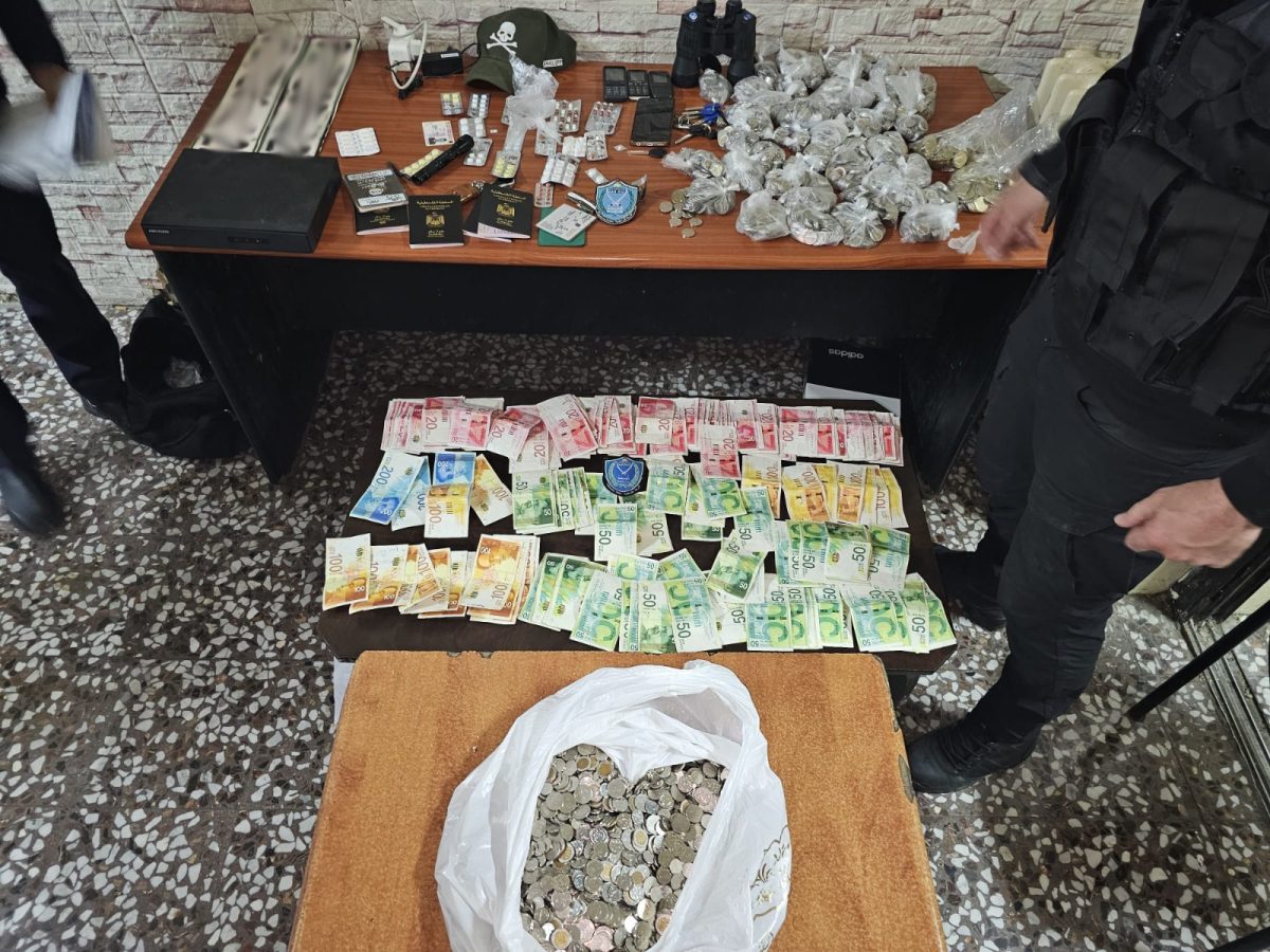 صاحب سيارات فخمة/ فلسطيني ثري برتبة متسول في قبضة الشرطة(صور)