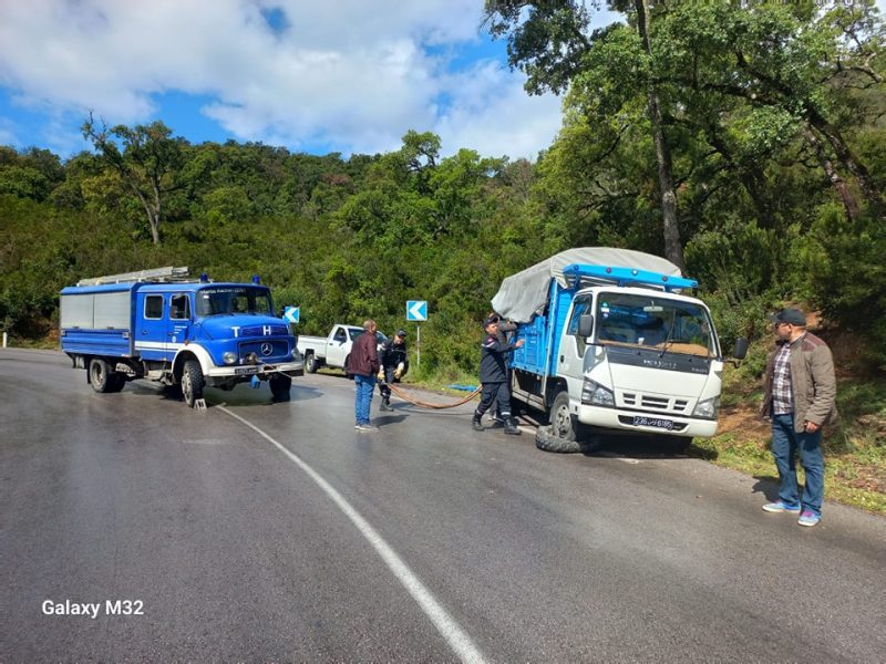 طبرقة.. انزلاق شاحنة