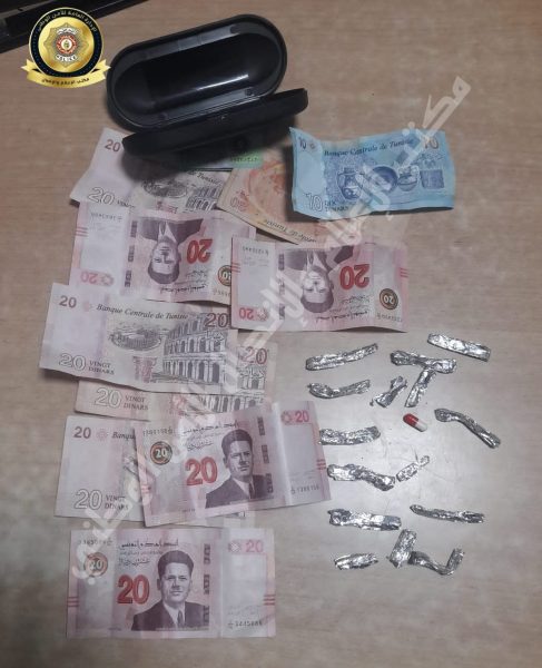 قرطاج..القبض على 23 شخص بحوزتهم مخدرات واسلحة بيضاء