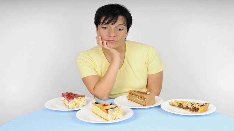 كيف تؤثر الوحدة في شهية المرأة؟