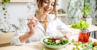 لكي تبدو أصغر سنا.. تناول هذه الأطعمة