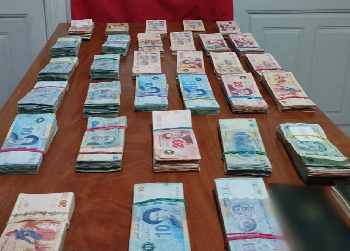 مجاز الباب/ حجز عملة مجهولة المصدر