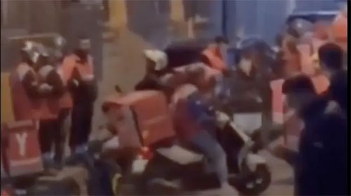 انتقاماً من حبيبته/ أرسل لمنزلها عشرات الوجبات مع “الفواتير”