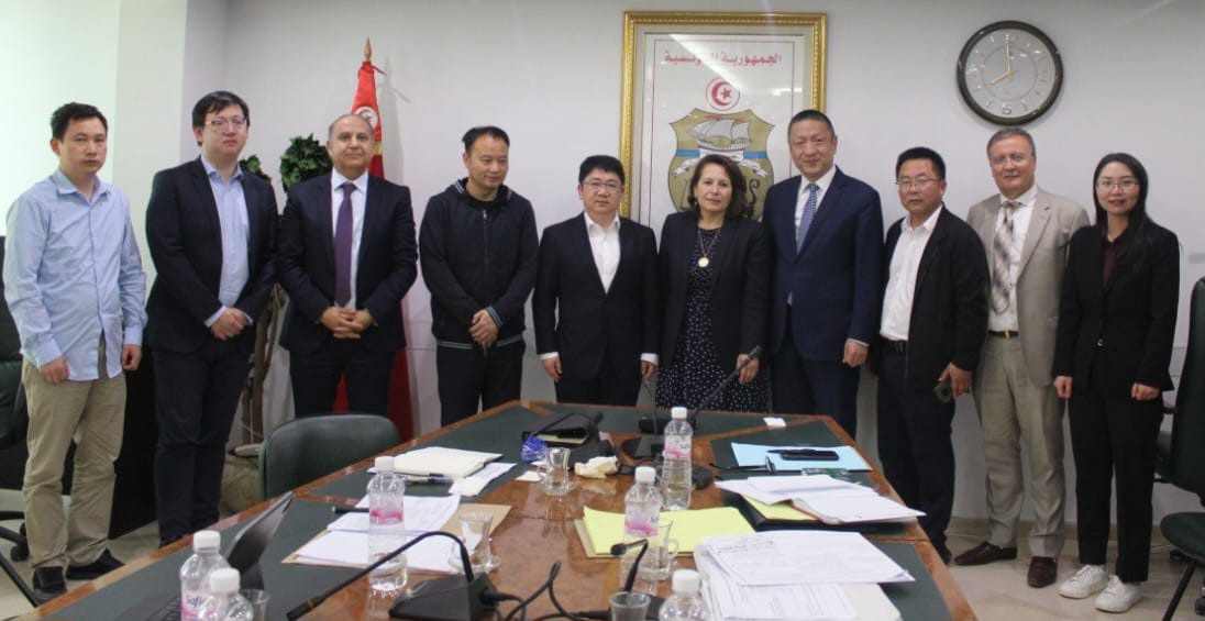 وزارة الصناعة/ مفاوضات مع شركة صينية حول مشروع وحدة نتاج الفسفاط “أم الخشب”