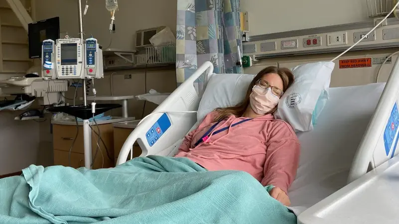 أول أميركية تقاضي أسترازينيكا: لقاحها جعلني مقعدة