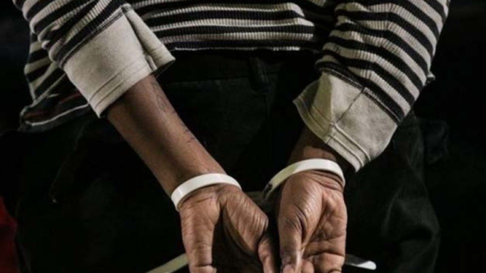 من بينهم نساء/ الاحتفاظ بمهاجرين أفارقة غير نظاميين