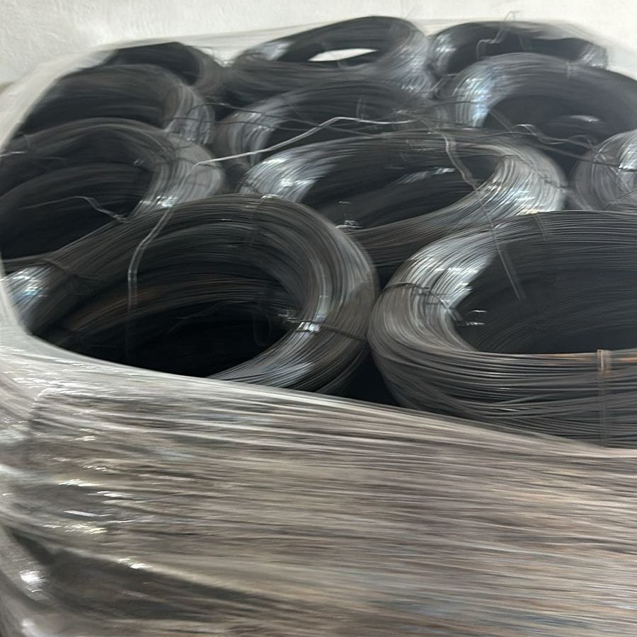 بن عروس/ مداهمة 4 مستودعات وحجز بضائع بقيمة 2 مليون دينار (صور)