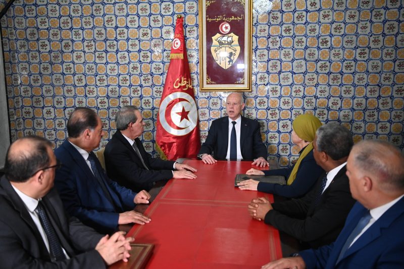 رئيس الجمهورية..ذ لا مجال للتسامح مع من قام بتغطية علم تونس