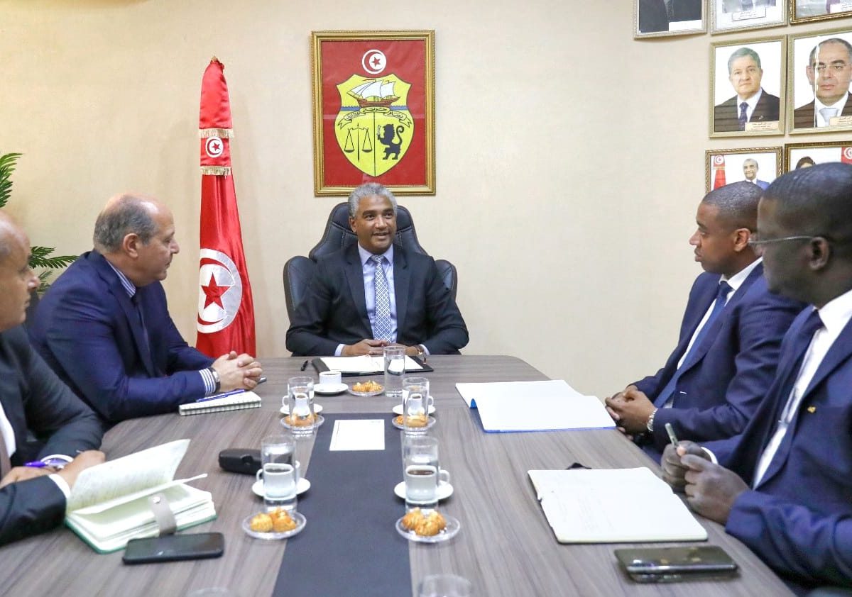 وزارة الشباب تنشر فحوى اللقاء مع وفدي الـ”فيفا” والـ”كاف”
