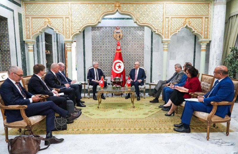 وزير الخارجية يؤكد ضرورة تسريع إجراءات استعادة الأموال المنهوبة
