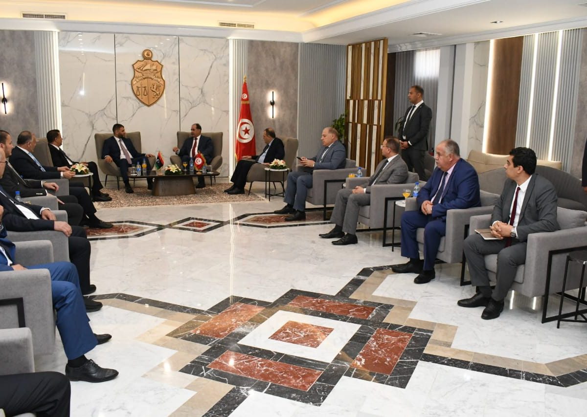 وزير الداخلية يلتقي نظيره الليبي