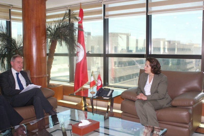 وزيرة الصناعة