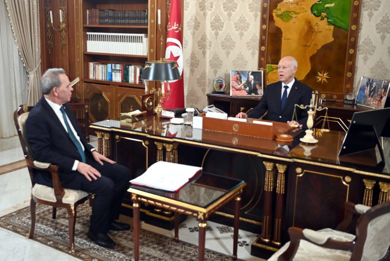 الحشاني يعرض على الرئيس نتائج الزيارة لسيول