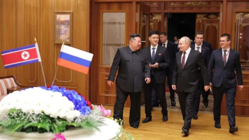 تفاصيل ونتائج لقاء بوتين وكيم جونغ أون
