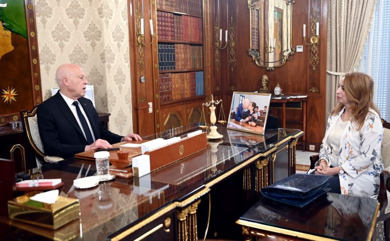 رئيس الجمهورية يدعو لتطوير التشريعات المتصلة بالمشاريع العمومية