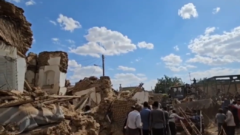 زلزال يضرب إيران وتسجيل أكثر من 100 إصابة