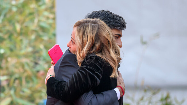 صور غير عادية بين سوناك وميلوني.. ما الذي يجمعها؟