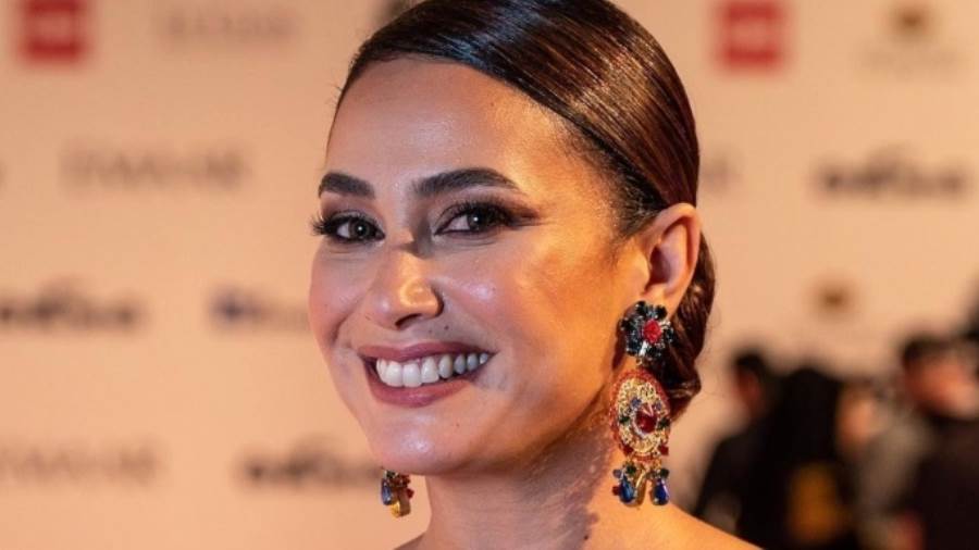 هند صبري تكشف سبب غيرة منة شلبي منها (فيديو)