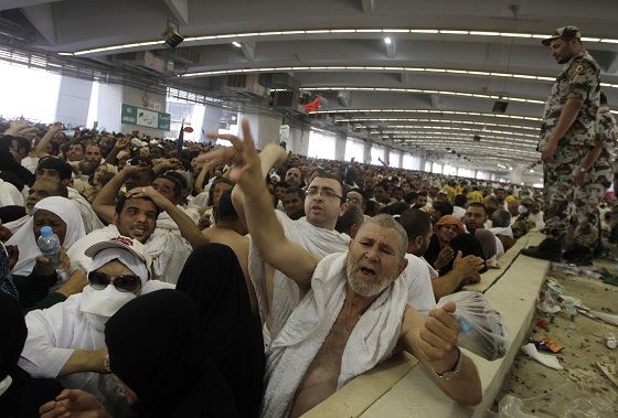 وفاة حجاج أردنيين.. السلطات تشنّ حملة اعتقالات واسعة