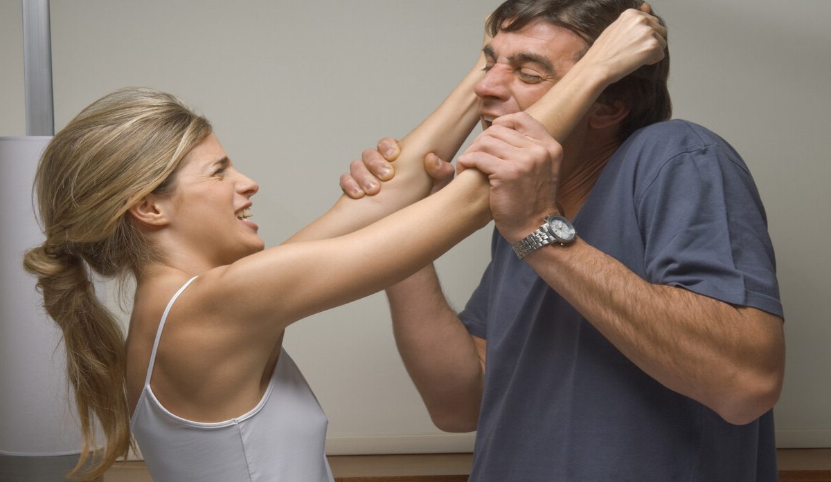 إحصائية: 30% من المصريات يضربن أزواجهن