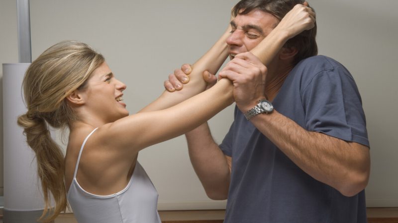 إحصائية...30% من الزوجات المصريات يضربن أزواجهن