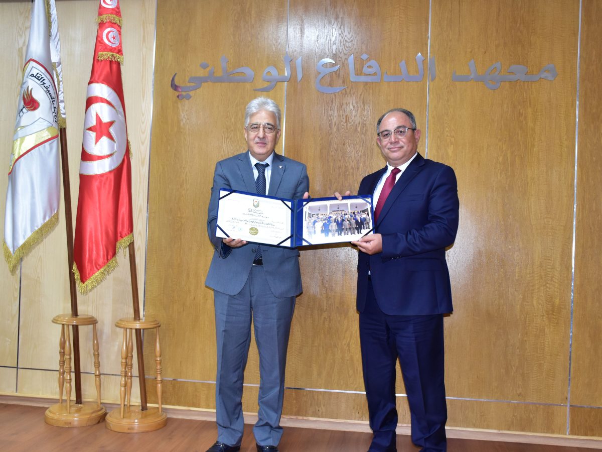 اختتام الدورة 41 لمعهد الدفاع الوطني (صور)