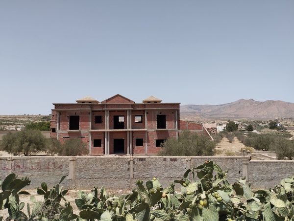 القصرين/ استرجاع عقارين بعد تأخر المستفيدين في إنجاز مشروع