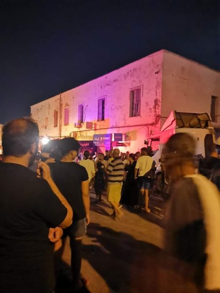 الوردية.. قتيلان و10 جرحى في اصطدام شاحنة بمقهى