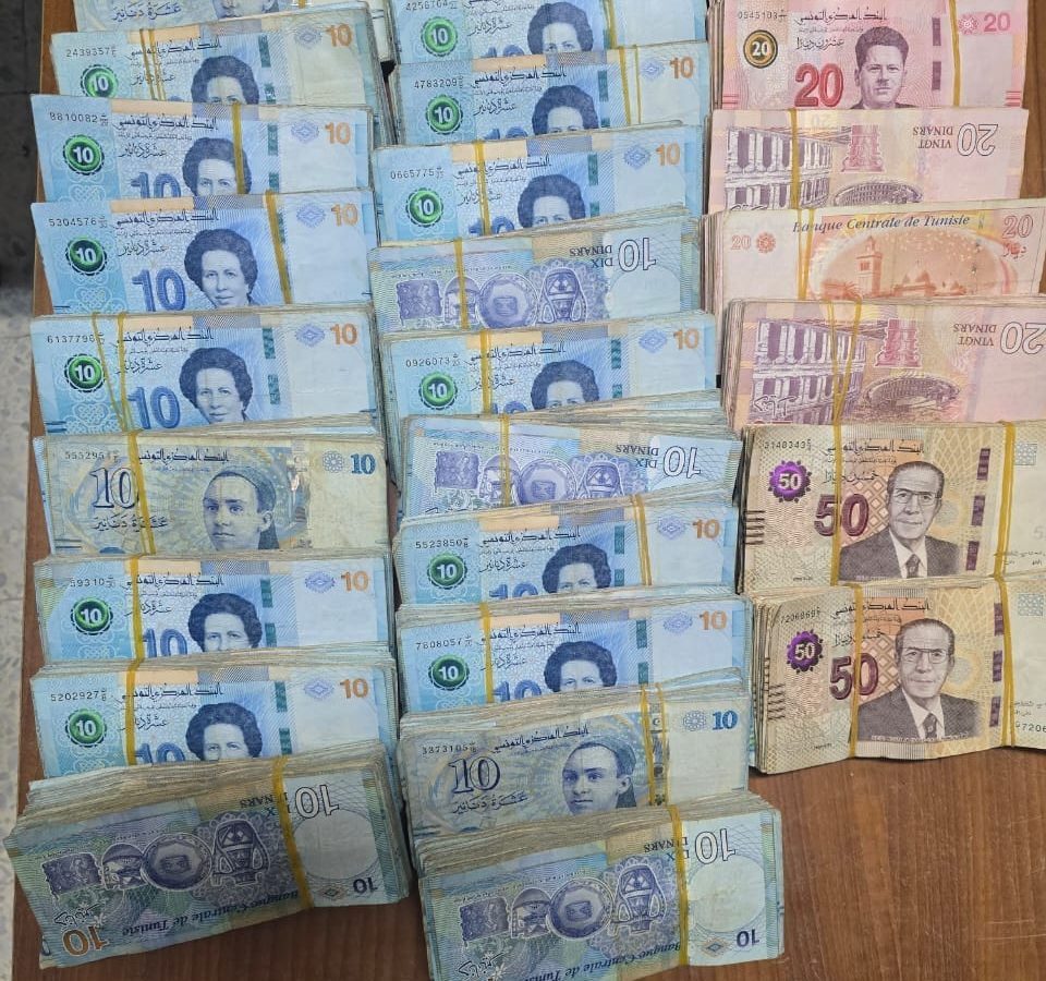 حجز بضائع ومبالغ مالية تفوق قيمتها 500 ألف دينار