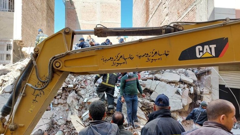 مصر/ قتلى وجرحى في انهيار منزل 