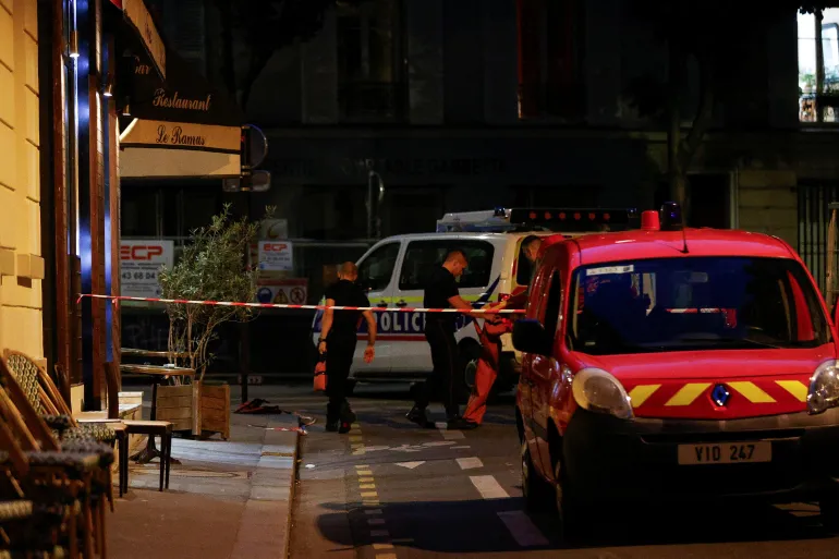 باريس/ قتيل وجرحى في حادث اقتحام سيارة لمقهى