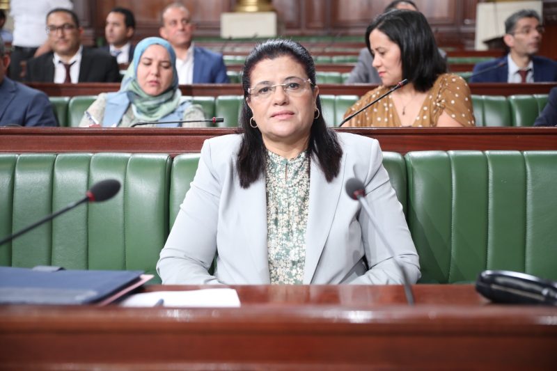 وزيرة المالية قمية الديون