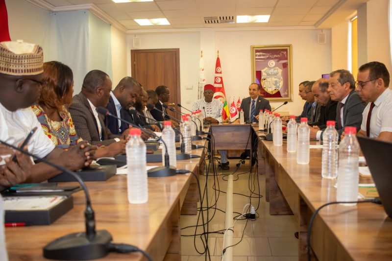 وفد من هيئة الانتخابات بالبنين في تونس