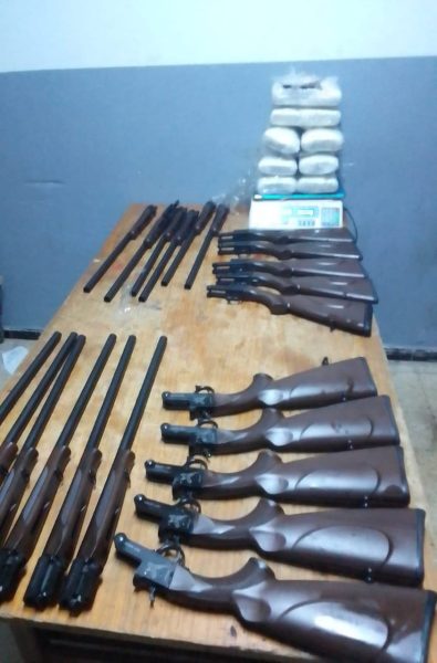 إحباط محاولة تهريب كوكايين وبنادق صيد