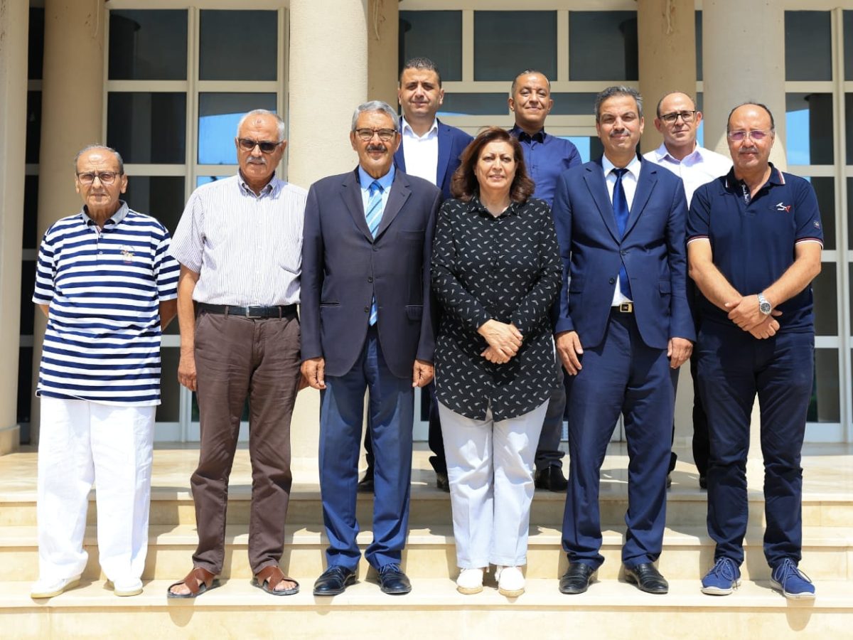 إيدير يؤكد البقاء على نفس المسافة من كل الفرق