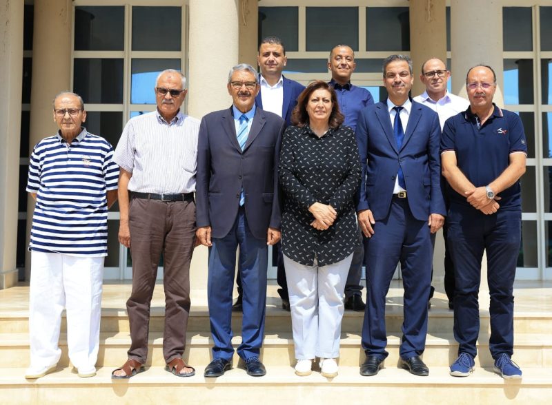 إيدير يؤكد البقاء على نفس المسافة من كل الفرق