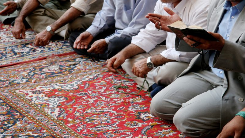 الجزائر.. إمام مسجد يعتدي على مسن والسبب صادم