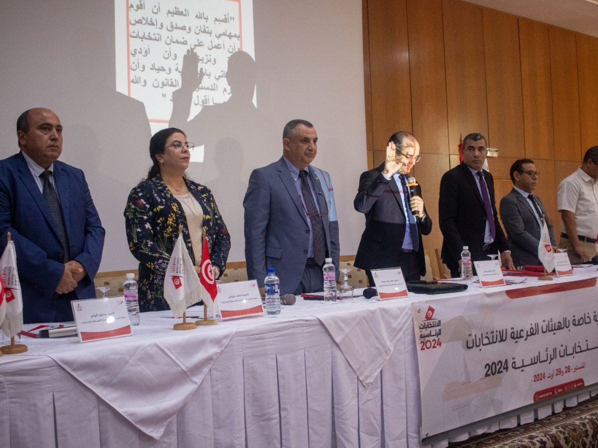 الرئاسية/ أعضاء الهيئات الفرعية يؤدون اليمين الرئاسية/ أعضاء الهيئات الفرعية يؤدون اليمين