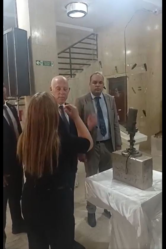 رئيس الجمهورية في مقر الاذاعة التونسية (فيديو)