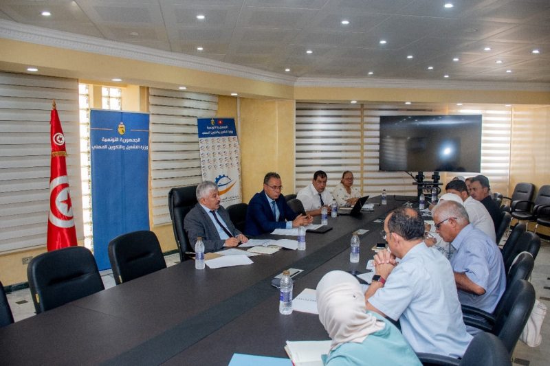 نحو اسناد منحة مرافقة لباعثي الشركات الأهلية