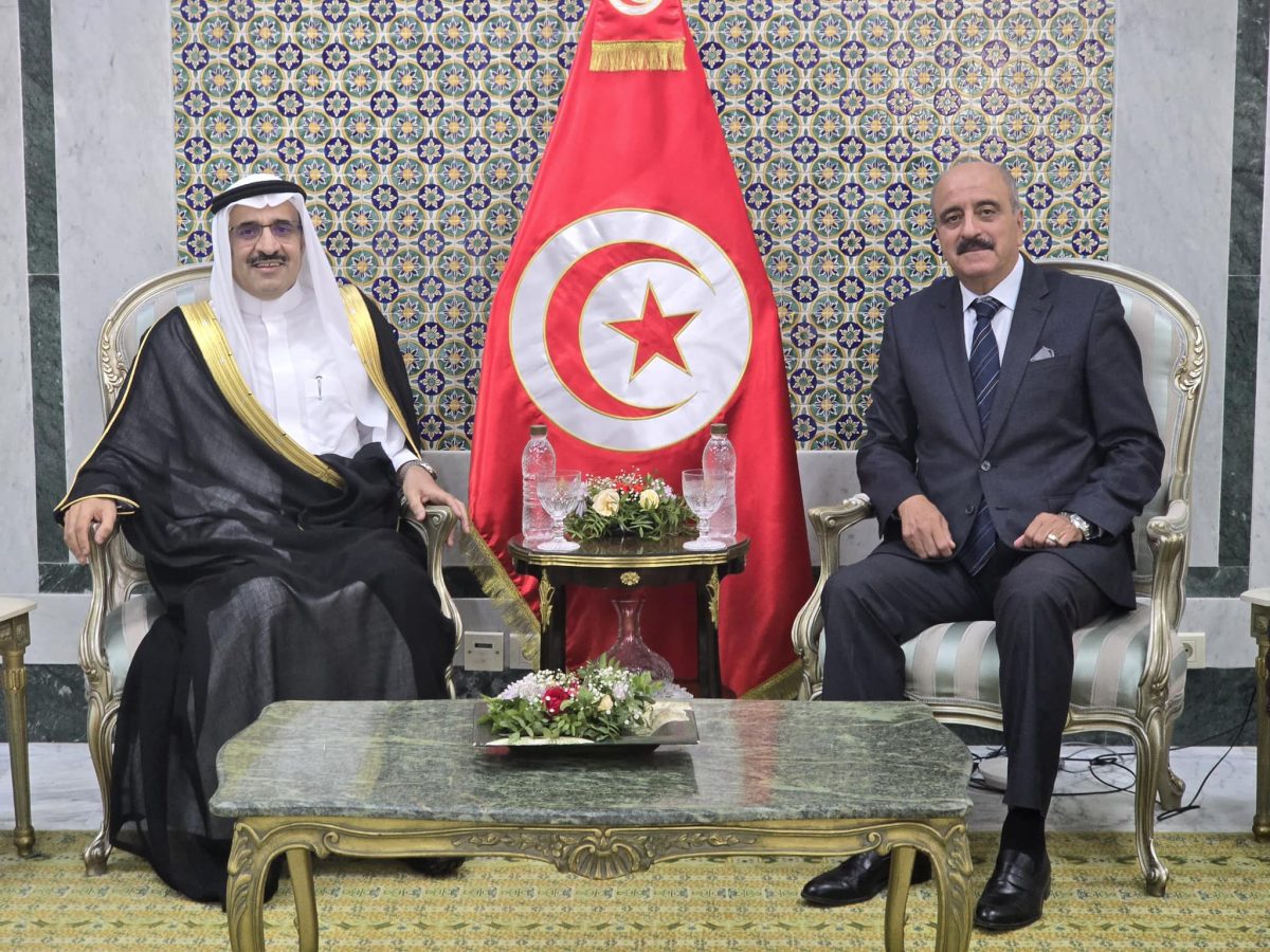 وزير الخارجية يستقبل سفير السعودية