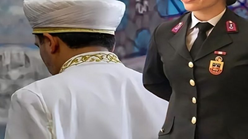 فضيحة تهز تركيا.. إمام مخمور يقيم علاقة جنسية مع شرطية بمقابل!