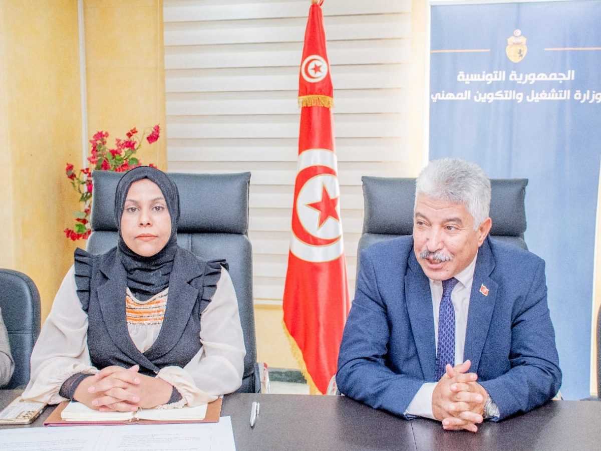 وزير التشغيل يدعو لتبسيط إجراءات إسناد منح دعم الشركات الأهلية